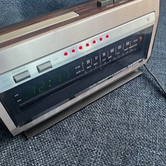 Vintage Lloyd&rsquo;s AM/FM Radio Alarm Model J280 Series 749A For Parts