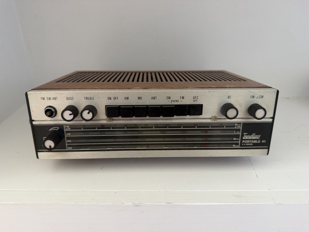 Tandberg Portable 41 Vintage Radio: Powers On & Tunes FM/AM , Light/antenna Work