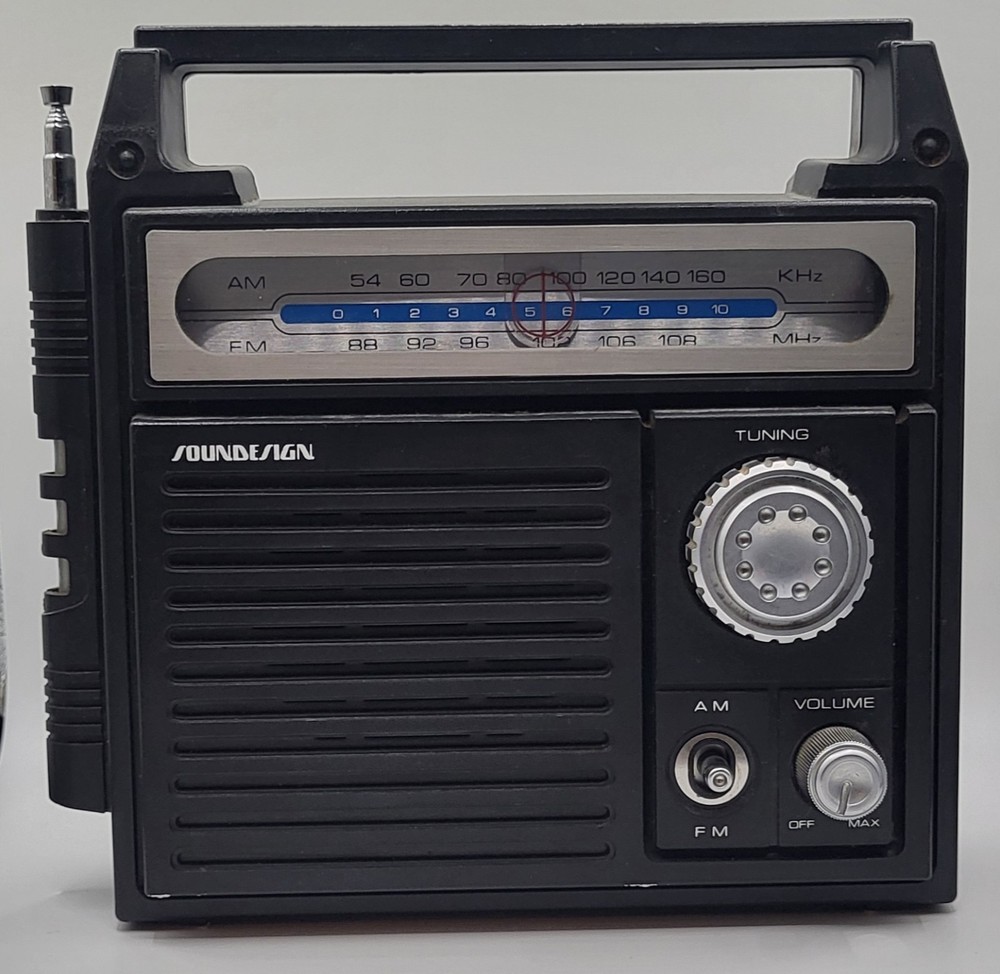 Vintage Soundesign 2244 AM FM Portable Radio For Parts Repair Read Description
