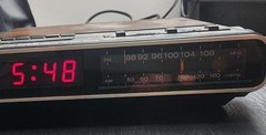 Hitachi KC-542H KC-542 FM/AM 2-band Radio electronic Clock Snooze Dimmer vintage