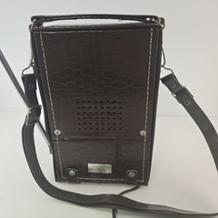 VINTAGE AM FM PORTABLE RADIO SOLID STATE- ARI BATTERY – ELECTRIC AC – DC