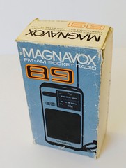 Vintage Magnavox 89 FM-AM Pocket Radio
