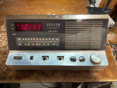 ZENITH R462 Vintage Alarm Clock Radio Hong Kong AM/FM Digital Electronic