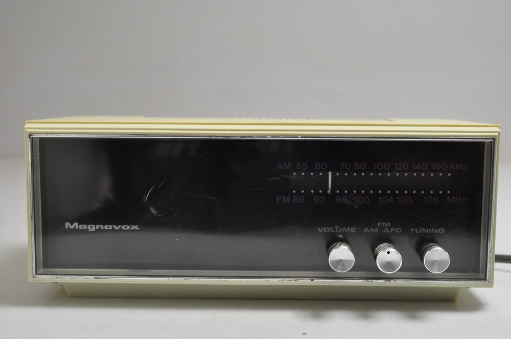 Vintage IR 1747 Magnavox AM/FM Radio- WORKING TESTED READ