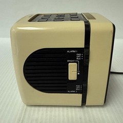 Magnavox Cube Clock Radio With FM/AM Tuner Dual Alarms Battery Backup Vintage