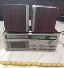 GE AM/FM clock radio cassette recorder – Model 7 4984A, tested & working.