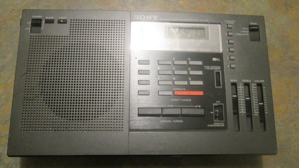 Vintage SONY ICF-2001 FM/AM PLL Synthesized Receiver