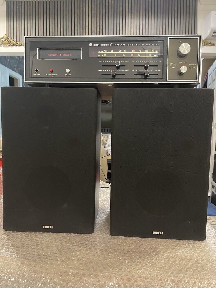 COMMODORE FM-AM STEREO MULTIPLEX / 8 Track Player ( Will Free 2 RCA SPEAKERS )