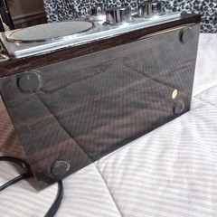Vintage  Curtis AM/FM Radio Retro Tabletop Woodgrain Cabinet Silver Face