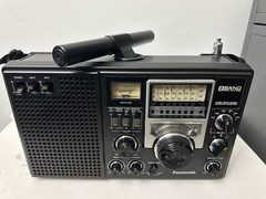 Panasonic 8BAND FM/AM/ SW1-6 Receiver, Model No RF-2200 , Good Condition.