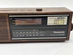 Vintage Panasonic RC-6070 FM AM 2 Band Electronic Clock Radio Wood Grain