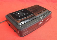 VINTAGE GE RADIO TAPE PLAYER & RECORDER/ALARM/CLOCK-CLEAN AND WORKING 100%- 80s