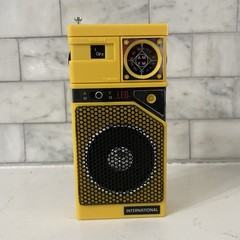 Vintage Pocket Am/FM Radio with Foam Headphones Yellow New Old Stock