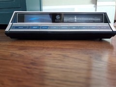 Vintage 80&rsquo;s General Electric Clock Radio 7-4662B Blue Digital
