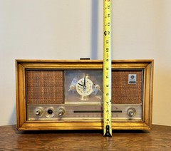 Vintage General Electric Dual Speaker AM/FM Clock Radio