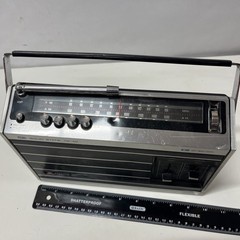 Hitachi KH-1038~ Solid State FM-AM Ac/Dc All Transistor Radio ~ Tested