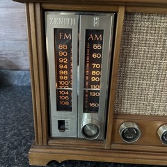 Zenith Long Distance Radio Model X334 AM/FM Radio: Powers ON