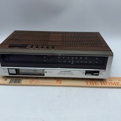 VINTAGE LLOYD&rsquo;S MODEL J249 AM/FM STEREO ELECTRONIC CLOCK RADIO with CASSETTE