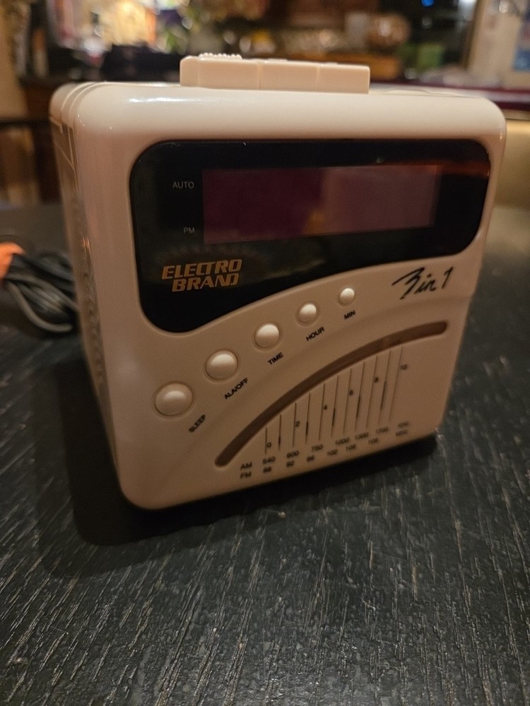 ELECTRO BRAND 3 in 1 Cassette / AM-FM / Clock Radio 1980s Vintage