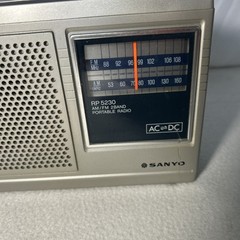 VINTAGE SANYO RP 5230 PORTABLE AM/FM RADIO 2 BAND- Works!!!