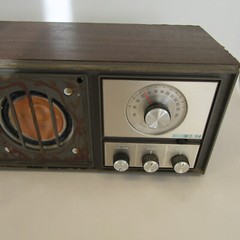 Vintage 1960&rsquo;s KLH Model Twenty One 21 FM Table Radio Wood Veneer Cabinet Works