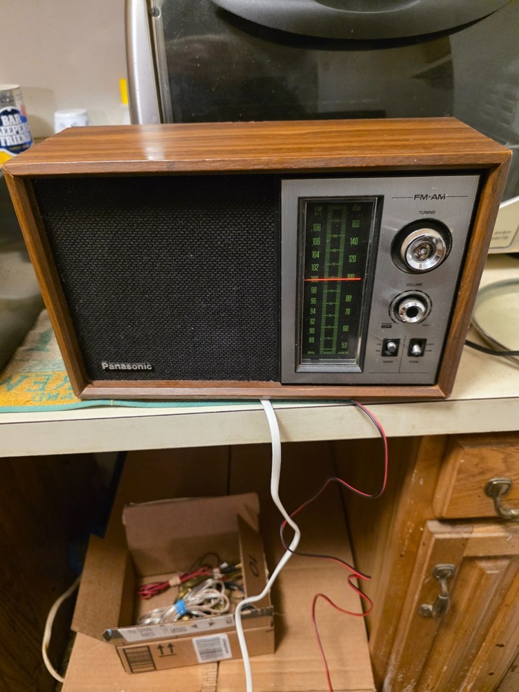 Vintage Panasonic RE-6286 AM/FM Radio Woodgrain Matsushita Japan *Working