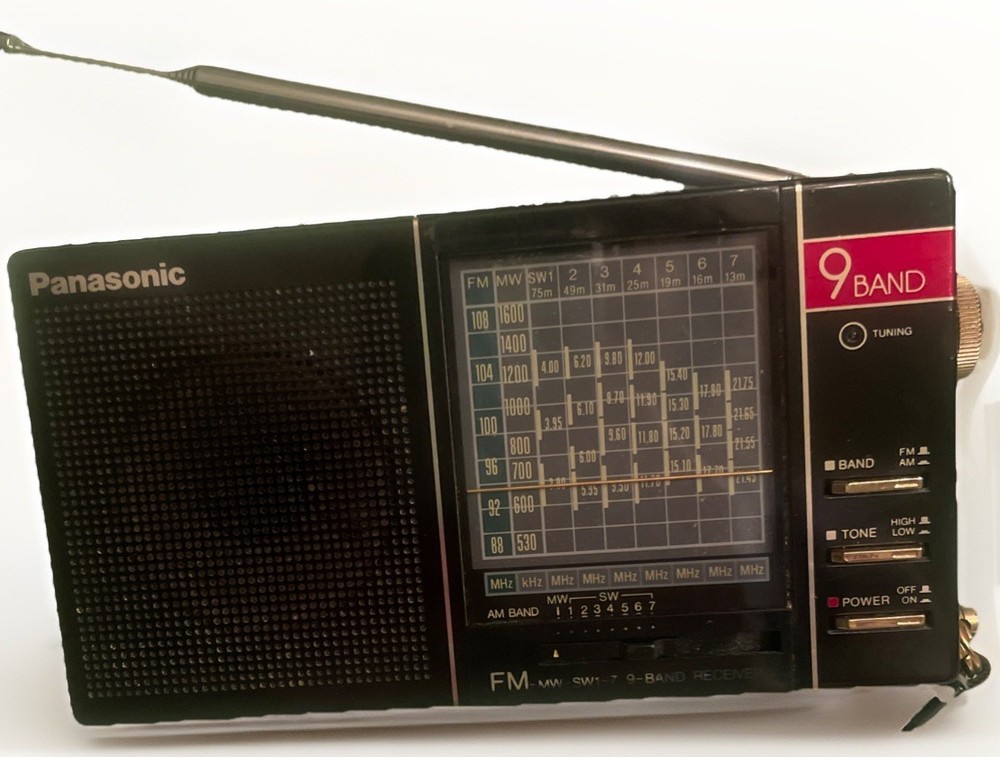 Vintage Panasonic RF-9 FM MW SW1-7 9 Band Receiver Compact Radio