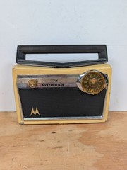 Vintage Motorola 5P33W Tube Radio Golden Voice Portable Battery or 117V UNTESTED
