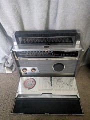 Zenith Trans-Oceanic Royal 1000-D Radio