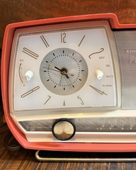 RARE 1950s Philips Time-Mark Clock Radio Atomic Red/Pink B2C11U WORKS MCM Cord