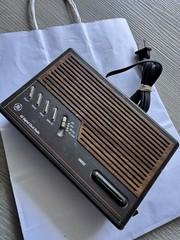 1980s Vintage GE Model 7-4612A Digital Alarm Clock Radio Working works