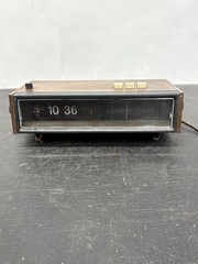Vtg Lloyd&rsquo;s Solid State AM-FM Radio Alarm Clock Model IJ6IG-O7A Flip Dial Roll