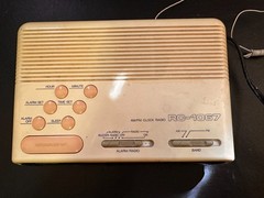 Vintage Toshiba RC-1067 AM/FM Clock Radio [Rare Cream Color – Tested & Working]