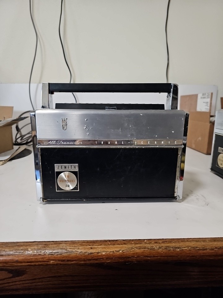 Zenith Transoceanic Royal 3000 Multiband All Transistor Radio & Log Book