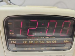 Soundesign 7569IVY Vintage Phone Alarm Clock Radio FM/AM Retro Works