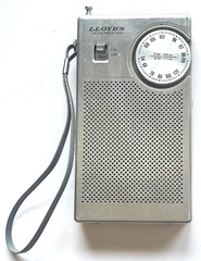 VINTAGE LLOYD&rsquo;S SILVER FM/AM RECEIVER HANDHELD PORTABLE RADIO N701 WORKS GREAT!