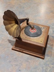 Vintage Gramy Phone 8 Victrola & Sony TR-1819 6 Transistor Tabletop Am Radios