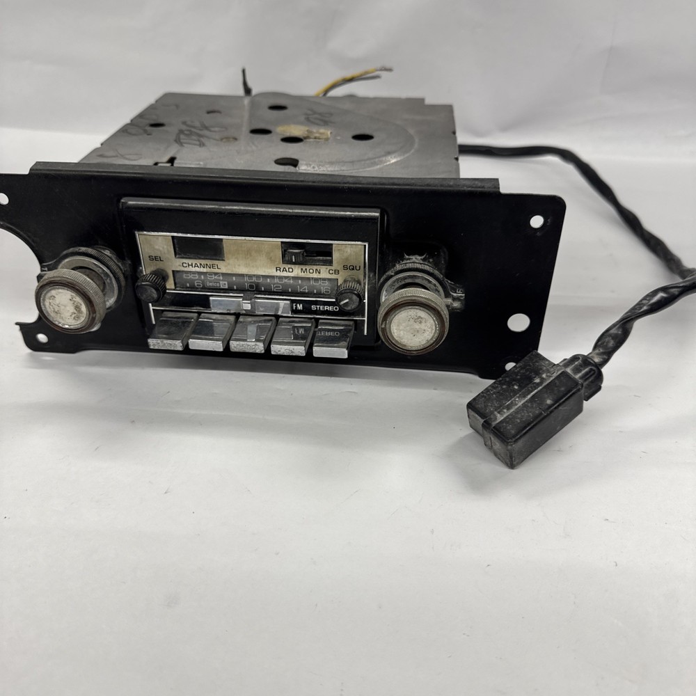 Delco GM CB Radio AM/FM Stereo GMCBD-20A Shaft Style 1977 Powers On