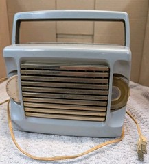 Vintage Zenith Mid-Century Portable Radio – Light Blue – MCM Project Display