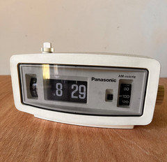 1968 Vintage White Panasonic Flip Clock Radio RC-1085 AM radio WORKS