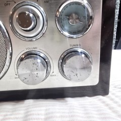 Vintage  Curtis AM/FM Radio Retro Tabletop Woodgrain Cabinet Silver Face