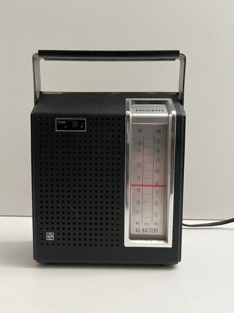 Classic Panasonic Model RF-689 Portable AM/FM 2 Band Radio Tested Working Clean!