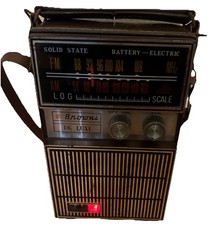 Solid State Dual Power AM/FM Air Radio Battery/ Electric Powers On Vintage