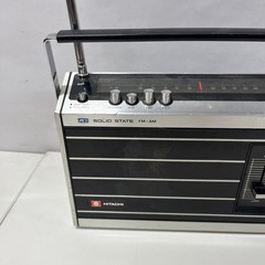 Hitachi KH-1038~ Solid State FM-AM Ac/Dc All Transistor Radio ~ Tested