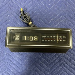 Vintage GE General Electric Clock Radio Walnut Grain Finish Model 7 4305C Retro