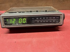 Vtg General Electric GE Alarm Clock AM/FM Radio 7-4655A Wood Grain Retro WORKS!