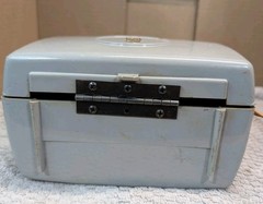 Vintage Zenith Mid-Century Portable Radio – Light Blue – MCM Project Display
