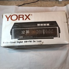 Yorx AM/FM Clock Radio – Flip Digits – Vintage Model No. R5007 – Tested/Works**