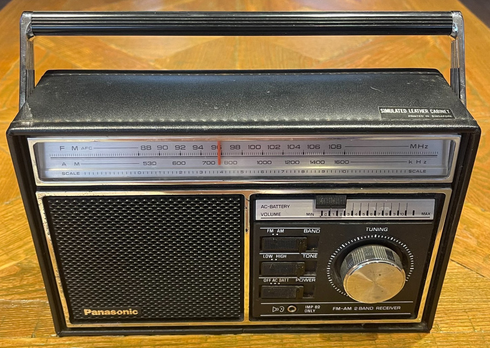 VTG Panasonic FM-AM 2 Band Receiver Radio Model Number RF-590 Handheld Radio