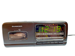 Soundesign 3846B AM/FM Cassette Player Clock Radio Vintage Retro Black AS-IS